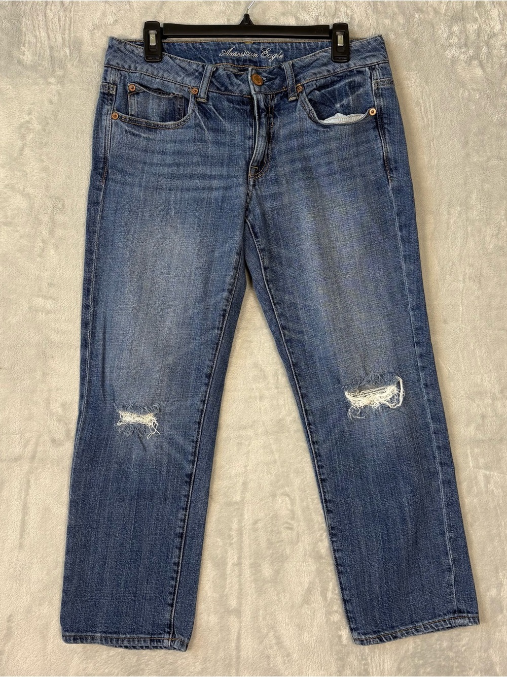 American Eagle boyfit stretch cropped denim blue jeans  women’s Sz 6 Distressed